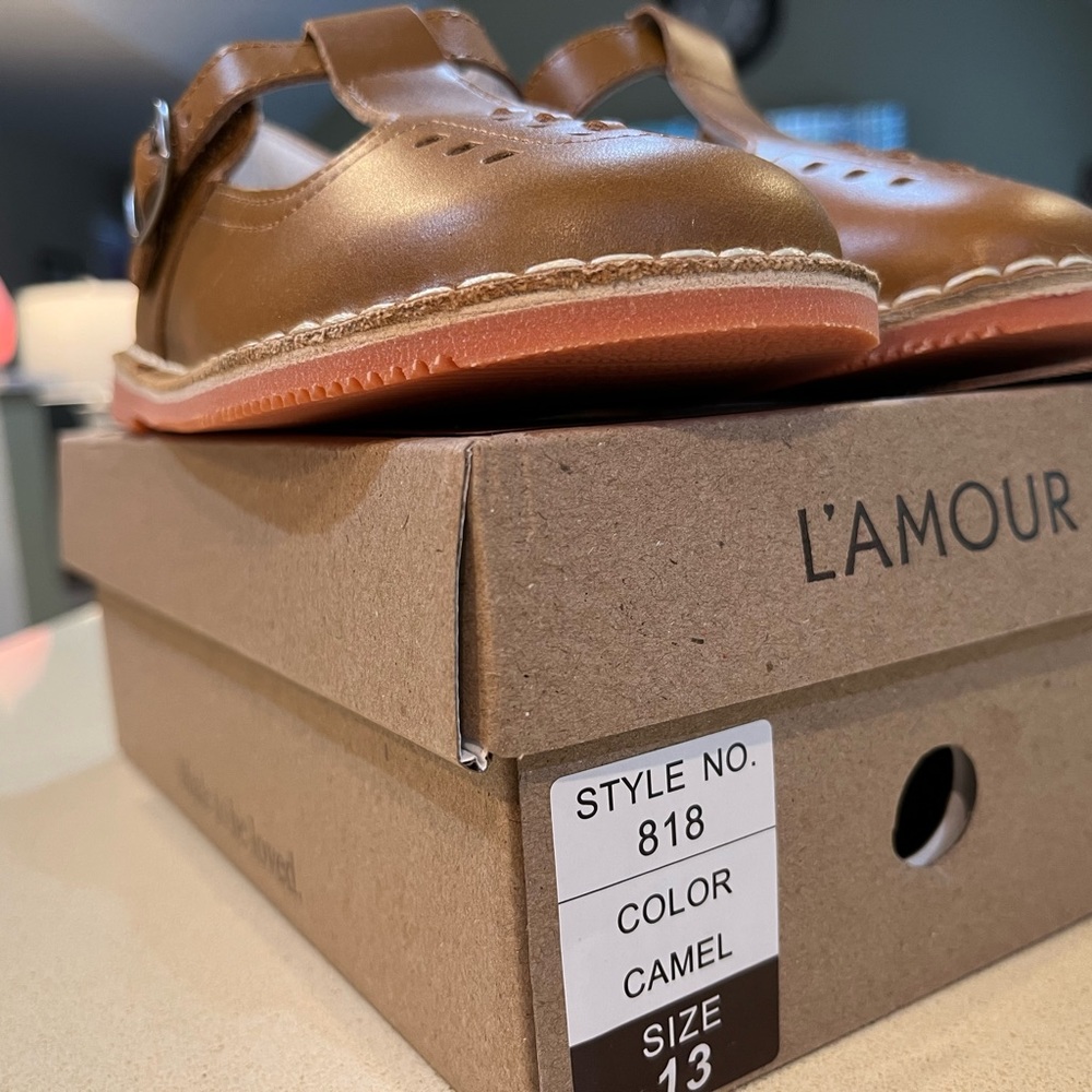 New in Box Famous Childrens Shoe Maker L’Amour T-Strap Maryjane Little Girls 13